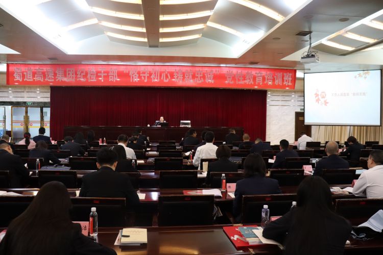 5.聆聽王瑛同志先進(jìn)事跡講座.jpg